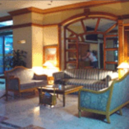 Citadel Inn Makati Макати Экстерьер фото