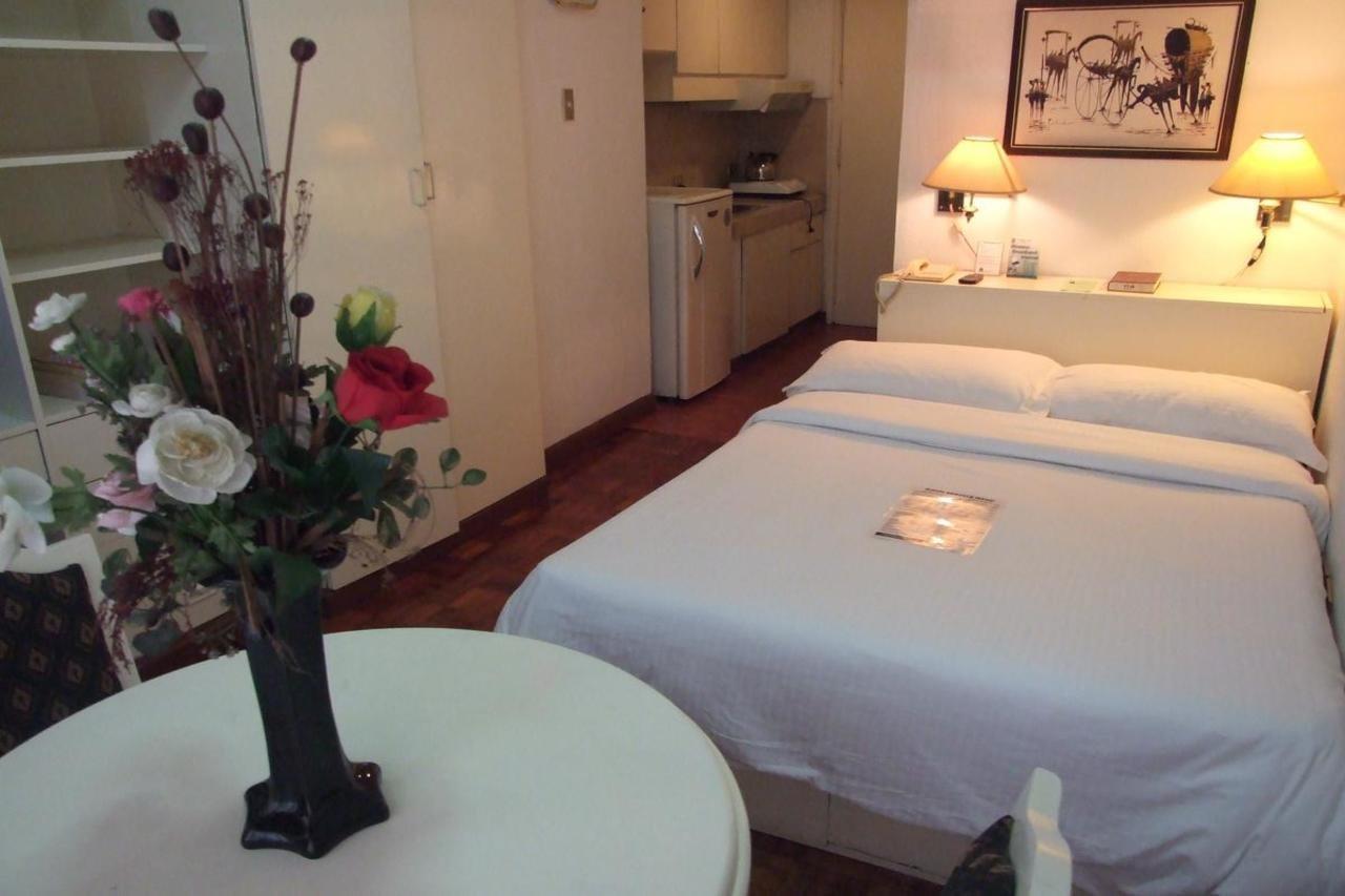 Citadel Inn Makati Макати Экстерьер фото