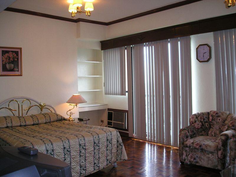 Citadel Inn Makati Макати Экстерьер фото