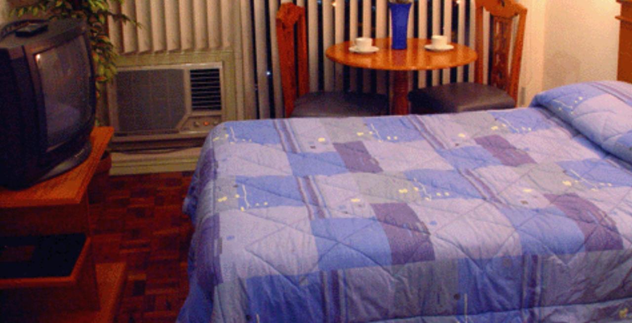 Citadel Inn Makati Макати Экстерьер фото