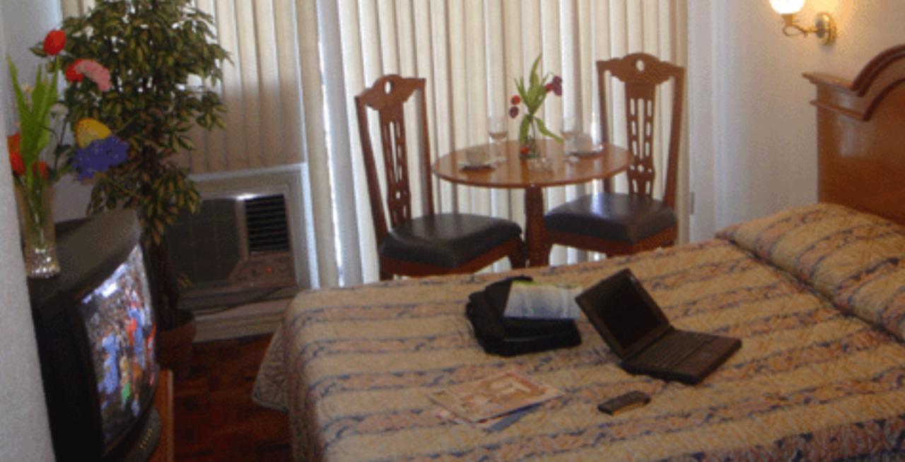 Citadel Inn Makati Макати Экстерьер фото